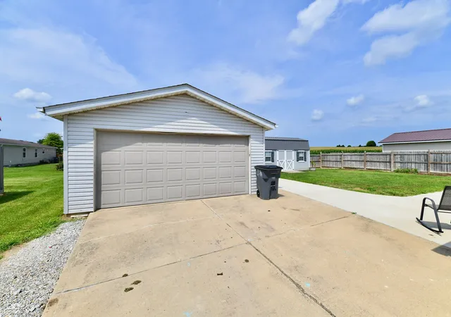 Photo 4 of Sale Pending at 707 N Barbara Dr, Rushville, IN 46173 | MLS# 22118773 | Listing updated on 2026-08-12