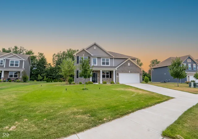 Photo 3 of Single family home for sale at 7696 Rolling Green Dr, Plainfield, IN 46168 | MLS# 22118782 | Listing updated on 2026-08-08