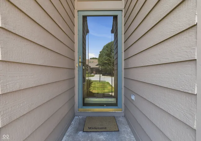 2nd image of 737 Cottage Ln, Greenwood, IN 46143 | MLS# 22118783