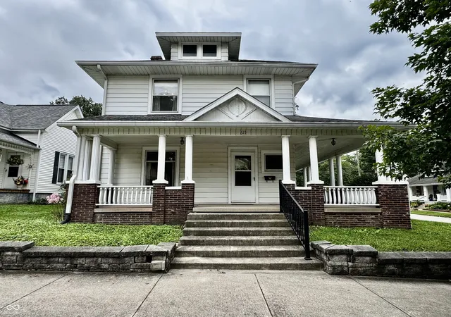 Photo 3 of Single family home for sale at 615 W Pike, Crawfordsville, IN 47933 | MLS# 22118805 | Listing updated on 2026-09-02