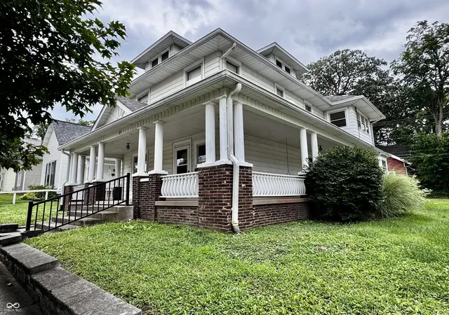 Photo 3 of Single family home for sale at 615 W Pike, Crawfordsville, IN 47933 | MLS# 22118805 | Listing updated on 2026-09-23