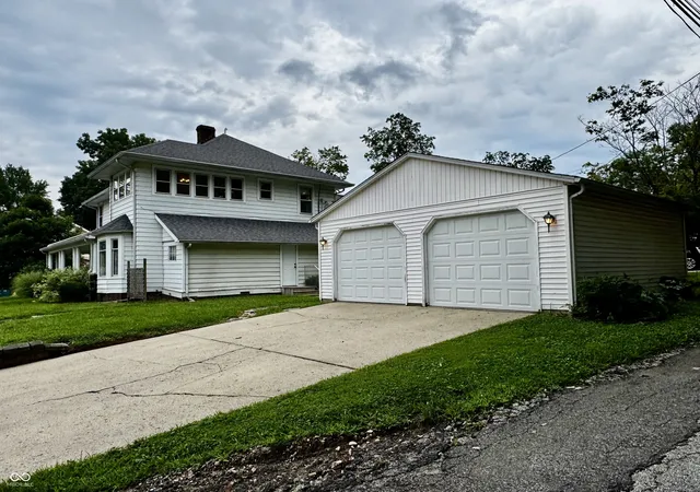 Photo 4 of Single family home for sale at 615 W Pike, Crawfordsville, IN 47933 | MLS# 22118805 | Listing updated on 2026-09-23