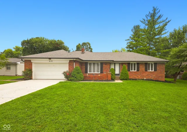 1st image of 618 Brookview Dr, Greenwood, IN 46142 | MLS# 22118807