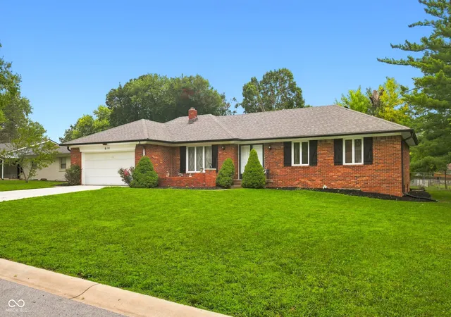 3rd image of 618 Brookview Dr, Greenwood, IN 46142 | MLS# 22118807