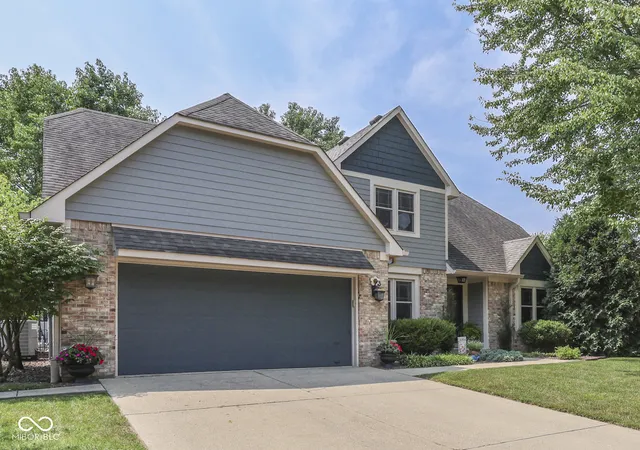 3rd image of 832 Leatherwood Dr, Greenwood, IN 46143 | MLS# 22118809