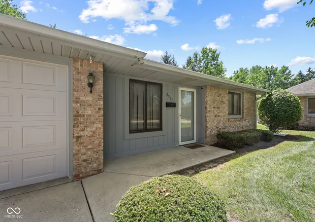 Photo 3 of Sale Pending at 2517 Eric Ct, Anderson, IN 46012 | MLS# 22118810 | Listing updated on 2026-09-04