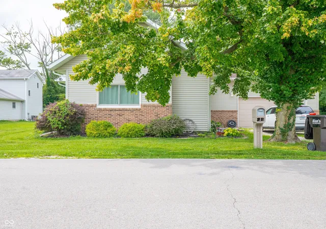 Photo 2 of Sale Pending at 8621 N Murphy Rd, Brazil, IN 47834 | MLS# 22118827 | Listing updated on 2026-09-03
