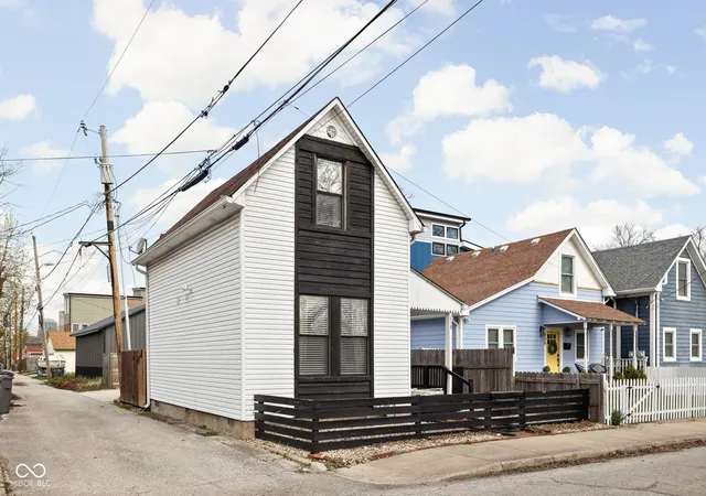 1st image of 810 Grove Ave, Indianapolis, IN 46203 | MLS# 22118834