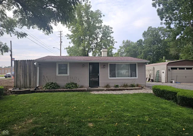 1st image of 2424 W 17th St, Anderson, IN 46016 | MLS# 22118838