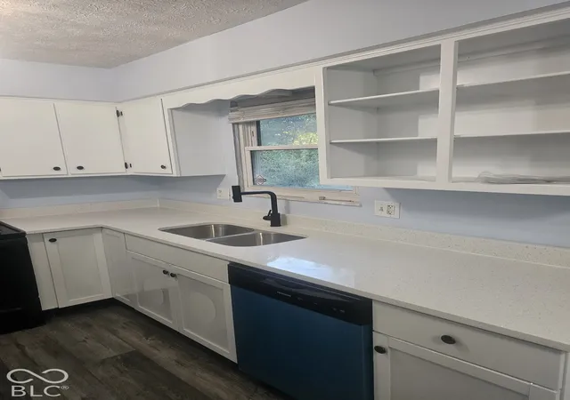 Photo 4 of Single family home for sale at 10210 E 33rd Street, Indianapolis, IN 46235 | MLS# 22118844 | Listing updated on 2026-10-20