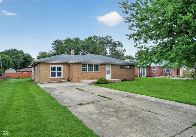 2nd image of 726 E School St, Anderson, IN 46012 | MLS# 22118846
