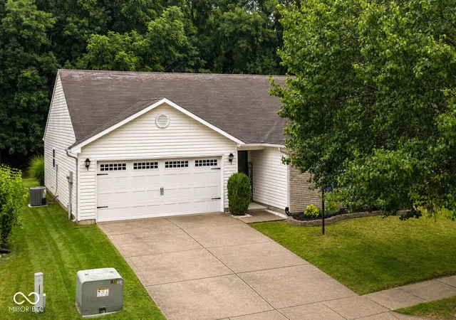 2nd image of 18884 Prairie Crossing, Noblesville, IN 46062 | MLS# 22118856