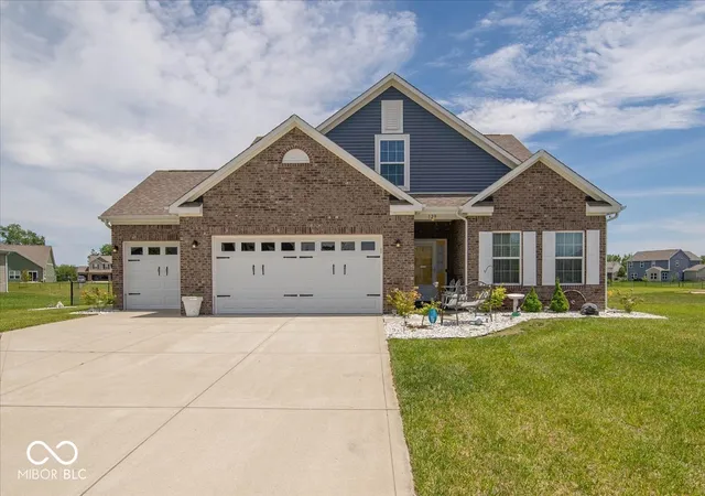 1st image of 129 Larimar Wy, Whiteland, IN 46184 | MLS# 22118860