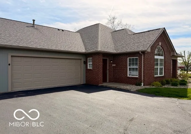 Photo 2 of Condo for sale at 2712 Reflection Way, Greenwood, IN 46143 | MLS# 22118864 | Listing updated on 2026-09-11
