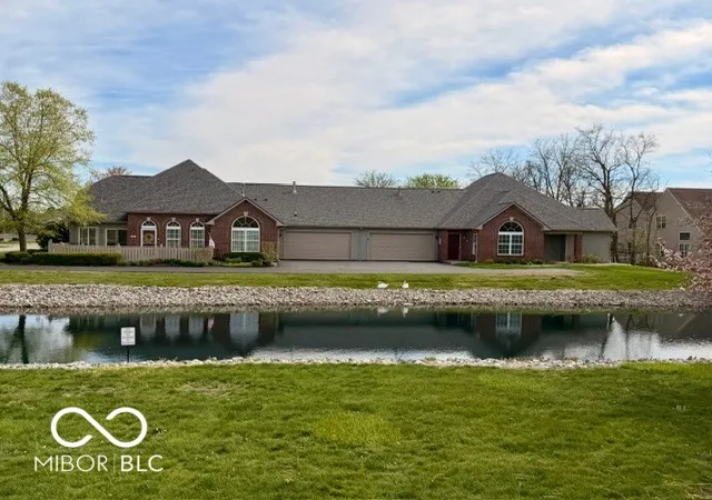 Photo 4 of Condo for sale at 2712 Reflection Way, Greenwood, IN 46143 | MLS# 22118864 | Listing updated on 2026-09-11