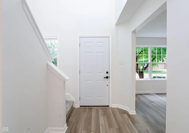 3rd image of 12409 Crystal Pointe Cir, Indianapolis, IN 46236 | MLS# 22118876