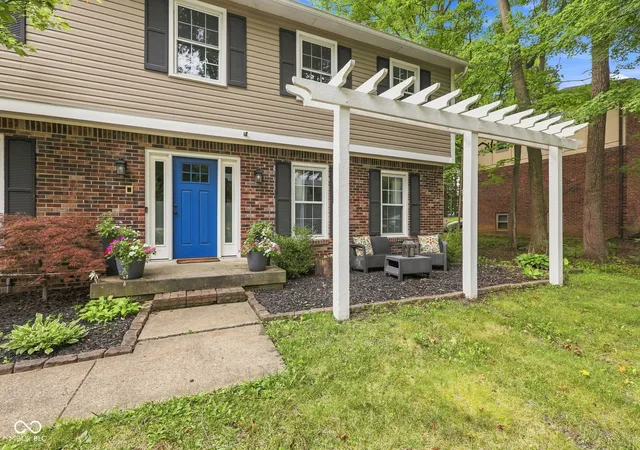 Photo 3 of Sale Pending at 10525 Lasalle Rd, Carmel, IN 46033 | MLS# 22118896 | Listing updated on 2026-08-27