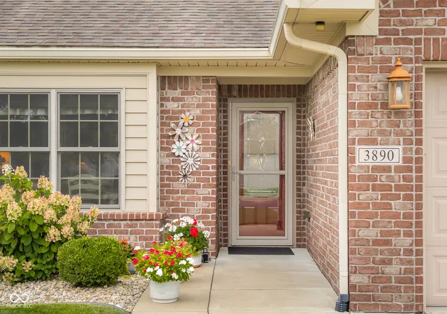 Photo 3 of Single family home for sale at 3890 Naples Dr, Columbus, IN 47203 | MLS# 22118908 | Listing updated on 2026-10-09