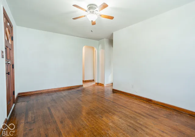 Photo 4 of Single family home for sale at 827 S Parkway Dr, Anderson, IN 46013 | MLS# 22118909 | Listing updated on 2026-09-23