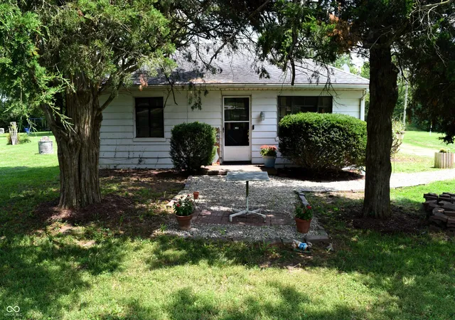 1st image of 1667 S County Road 150 E, Danville, IN 46122 | MLS# 22118912