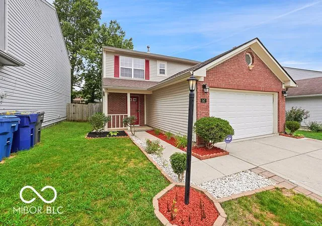 3rd image of 547 Deer Trail Dr, Indianapolis, IN 46217 | MLS# 22118921