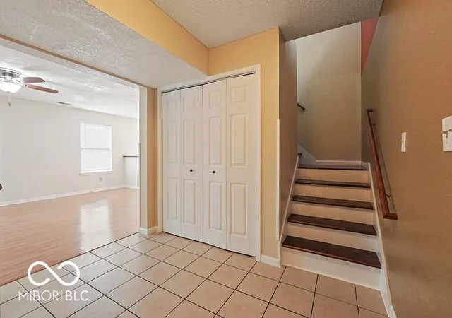 5th image of 547 Deer Trail Dr, Indianapolis, IN 46217 | MLS# 22118921