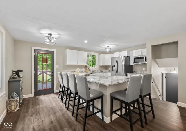 2nd image of 8230 Autumn Mill Ln, Indianapolis, IN 46256 | MLS# 22118922