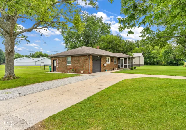 2nd image of 2490 W County Road 400 Road S, Clayton, IN 46118 | MLS# 22118980