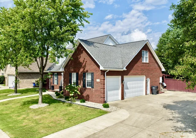 Photo 3 of Single family home for sale at 6994 Meredith Dr, Seymour, IN 47274 | MLS# 22118982 | Listing updated on 2026-08-25