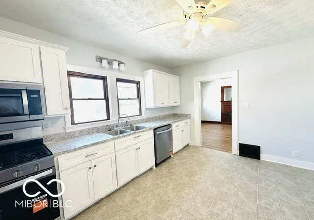 Photo 3 of Sale Pending at 710 W Main St, Lebanon, IN 46052 | MLS# 22118989 | Listing updated on 2026-10-09