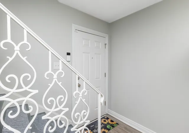 3rd image of 8519 Canterbury Sq E, Indianapolis, IN 46260 | MLS# 22119000