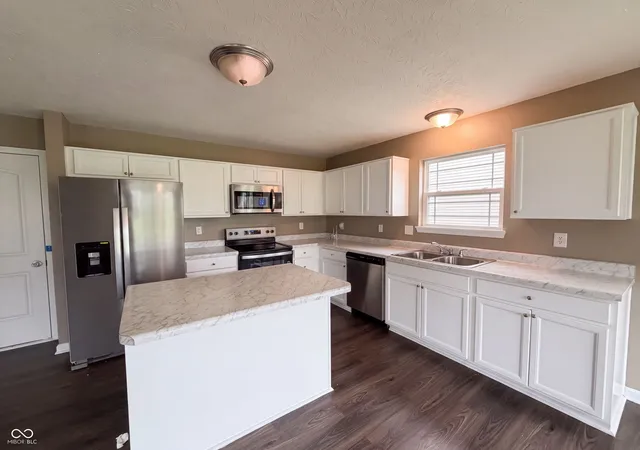 2nd image of 8196 Alyssum Dr, Plainfield, IN 46168 | MLS# 22119033