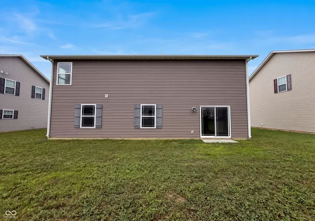 Photo 4 of Single family home for sale at 8196 Alyssum Dr, Plainfield, IN 46168 | MLS# 22119033 | Listing updated on 2026-09-18