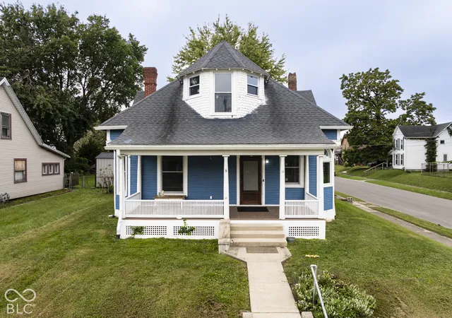 Photo 3 of Single family home for sale at 401 E 7th Street, Muncie, IN 47302 | MLS# 22119041 | Listing updated on 2026-10-01