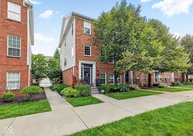 Photo 3 of Sale Pending at 1098 Cavendish Dr, Carmel, IN 46032 | MLS# 22119064 | Listing updated on 2026-09-14
