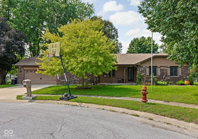 3rd image of 1636 Birch Ct, Plainfield, IN 46168 | MLS# 22119072