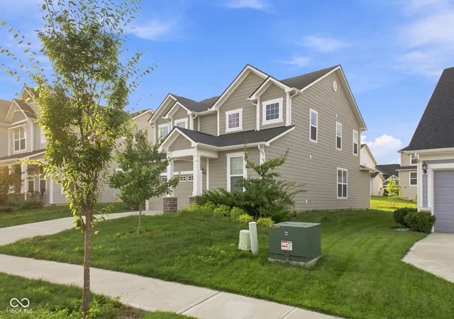 Photo 3 of Single family home for sale at 5432 Laurel Crst, Noblesville, IN 46062 | MLS# 22119075 | Listing updated on 2026-09-18