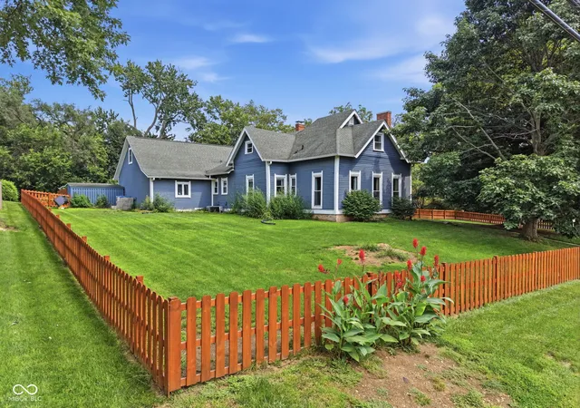 1st image of 418 W Mill St, Danville, IN 46122 | MLS# 22119089