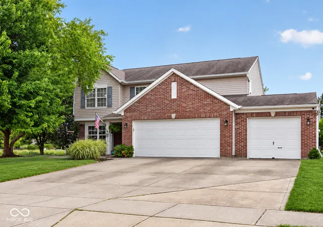 Photo 1 of Single family home for sale at 5507 Gainesway Dr, Greenwood, IN 46142 | MLS# 22119120 | Listing updated on 2026-09-22
