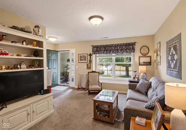 5th image of 5507 Gainesway Dr, Greenwood, IN 46142 | MLS# 22119120
