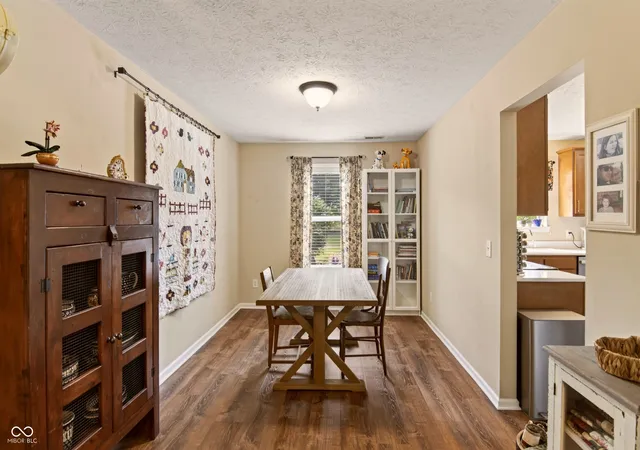 Photo 4 of Single family home for sale at 5507 Gainesway Dr, Greenwood, IN 46142 | MLS# 22119120 | Listing updated on 2026-10-07