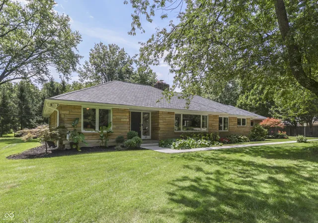 Photo 2 of Single family home for sale at 39 Highland Manor Court N, Indianapolis, IN 46228 | MLS# 22119134 | Listing updated on 2026-08-28