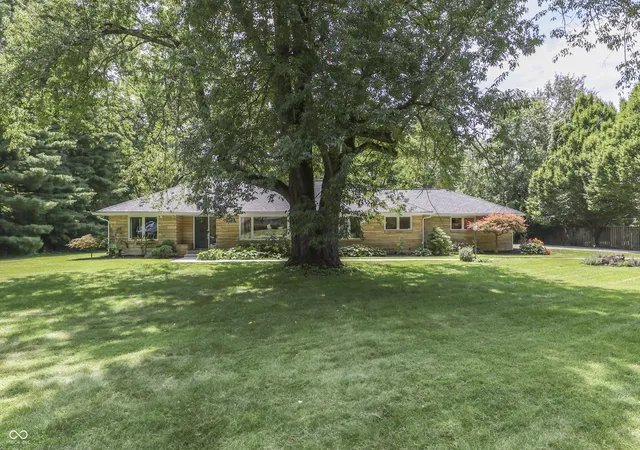 Photo 3 of Single family home for sale at 39 Highland Manor Court N, Indianapolis, IN 46228 | MLS# 22119134 | Listing updated on 2026-08-28