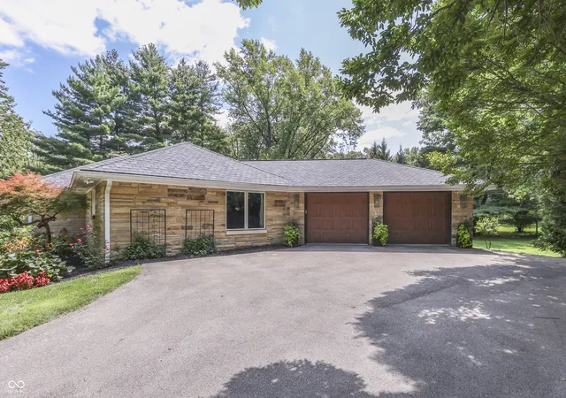 Photo 4 of Single family home for sale at 39 Highland Manor Court N, Indianapolis, IN 46228 | MLS# 22119134 | Listing updated on 2026-08-28