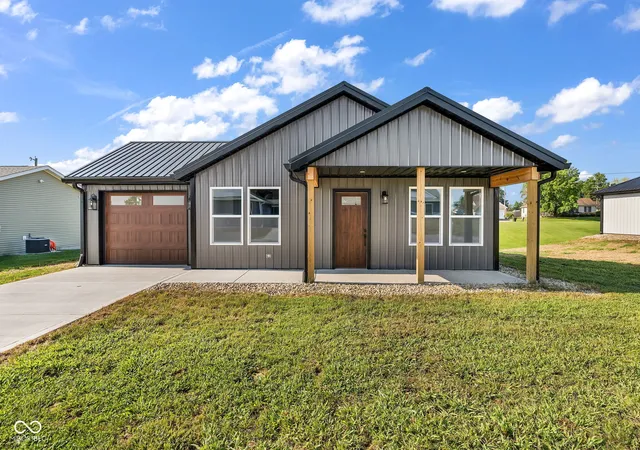 1st image of 406 E College St, Bainbridge, IN 46105 | MLS# 22119157