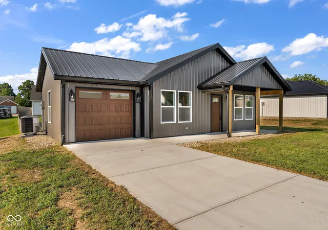 2nd image of 406 E College St, Bainbridge, IN 46105 | MLS# 22119157