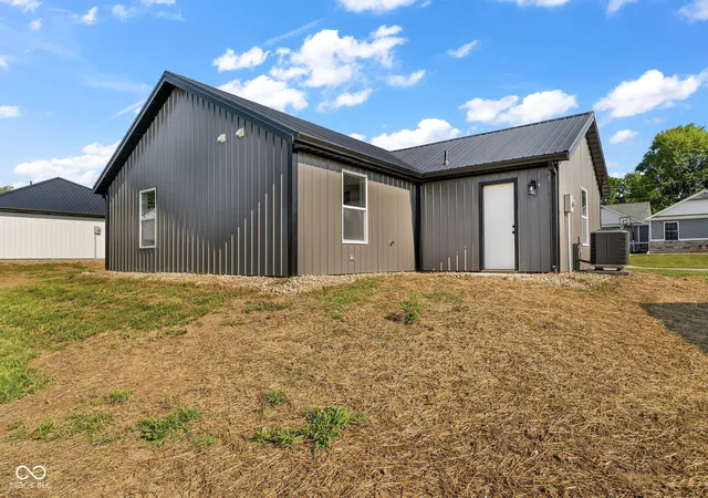 33rd image of 406 E College St, Bainbridge, IN 46105 | MLS# 22119157
