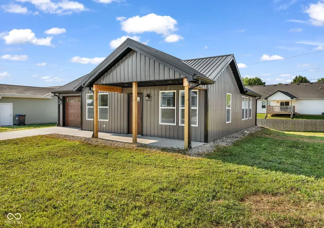 4th image of 406 E College St, Bainbridge, IN 46105 | MLS# 22119157