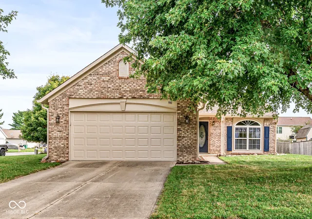 1st image of 900 E Elmwood Dr, Franklin, IN 46131 | MLS# 22119164