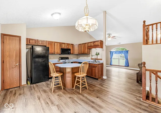 2nd image of 900 E Elmwood Dr, Franklin, IN 46131 | MLS# 22119164